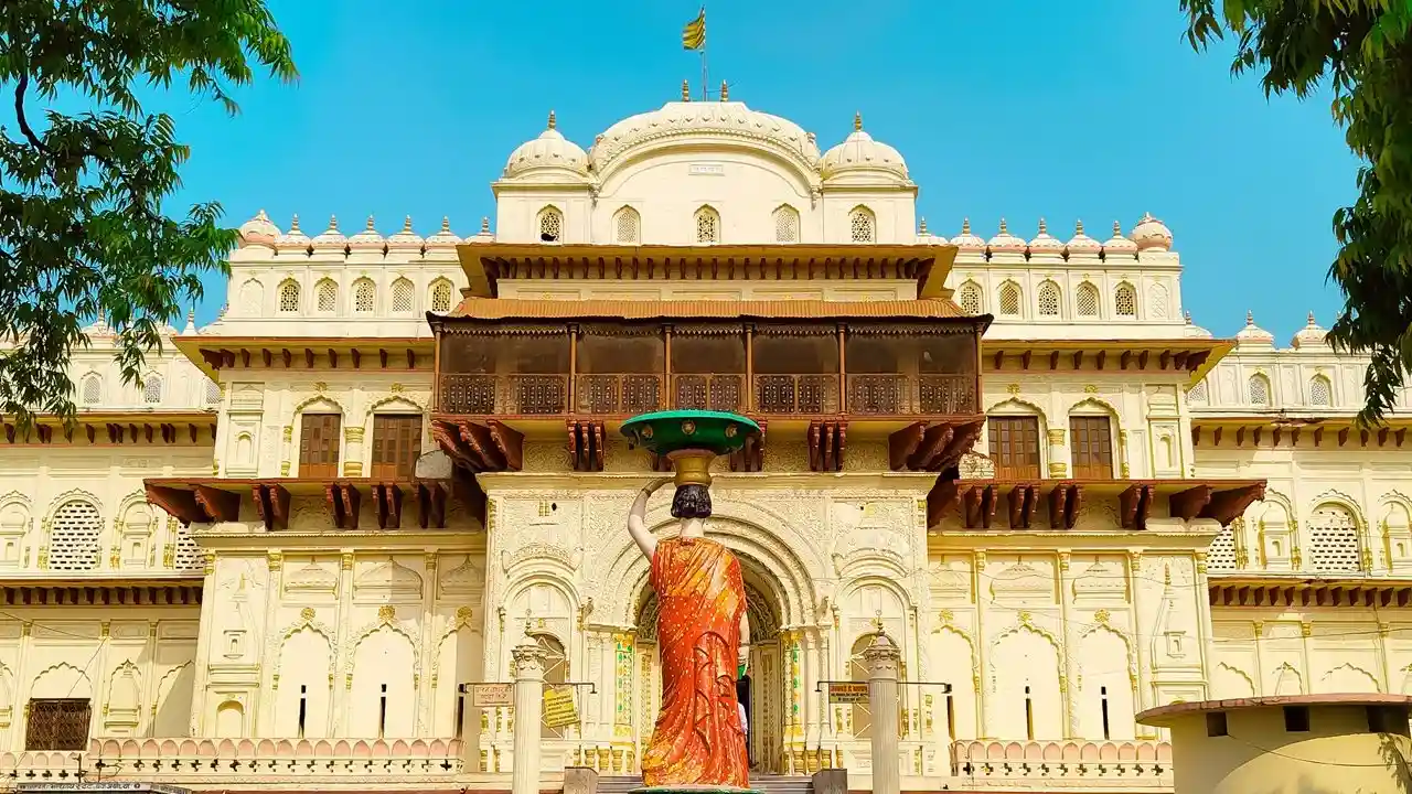 Top Places to Visit in Ayodhya with Tempo Traveller Top Places to Visit in Ayodhya with Tempo Traveller